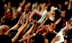 free-hands-raised-in-worship